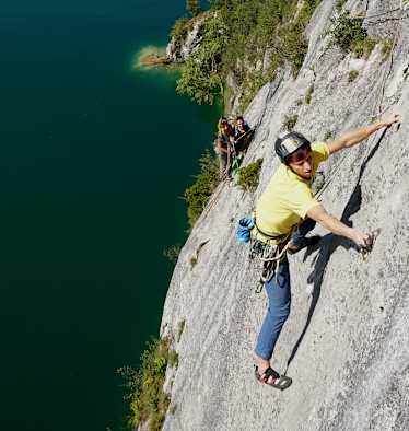 Alpines Sportklettern: Erik Veistrup beim Klettern in der Wand
