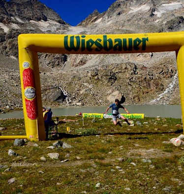 Andrzej Biel lebt, arbeitet und läuft in den Bergen Osttirols, Ziel Simonyseeberglauf, 2015