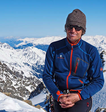 Hans Thurner am Gipfel des Wilden Hinterbergl (3.288 m) im Tourengebiet der Franz-Senn-Hütte in den Stubaier Alpen