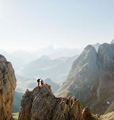Ein Berg mit vielen Eigenschaften: Blick vom Maximilian- Klettersteig am östlichen Rand des Schlernmassivs.