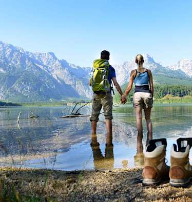 Der Almsee vor der Kulisse des Toten Gebirges