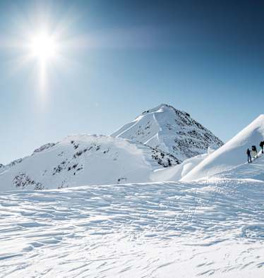 Die Große Sulzspitze (2.853 m) ist Zwischenstation auf dem Weg zu den unverspurten Hängen des Verwalltals.