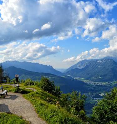 Aussicht vom 1.304 m hohen Grünstein über das Berchtesgadener Land in Bayern