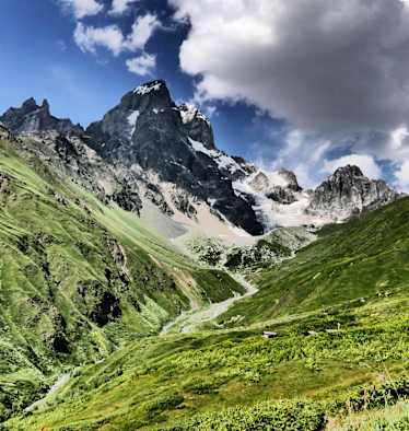 Bergwelten Uschba Mädl
