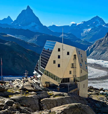 Vor allem Hütten-Beiträge haben euch im Oktober begeistert: Die Monte Rosa Hütte in Zermatt mit dem Matterhorn im Hintergrund