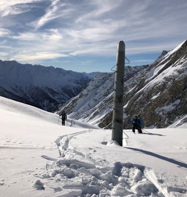 Die Staublawine zerstörte drei Stützen der Materialseilbahn der Erzherzog-Johann-Hütte