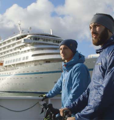 Die Österreicher Kurt und Max waren mit ihren Rädern an der deutschen Ostsee unterwegs