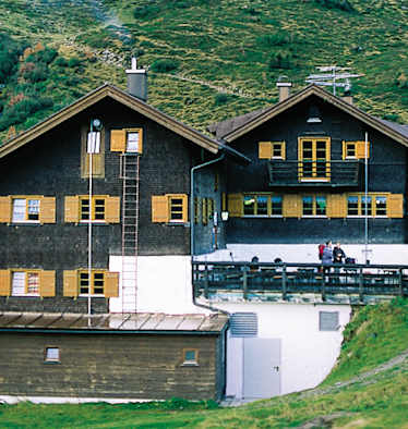 Die Schwarzwasserhütte im Sommer