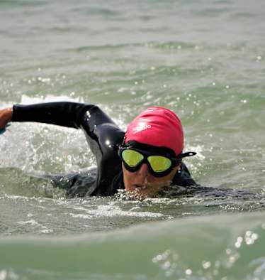 Langstreckenschwimmen gibt Energie und kühlt ab