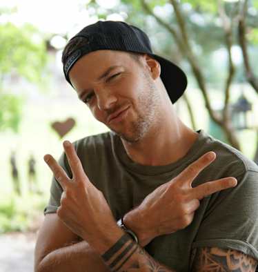 Wir haben Freeskier Fabio Studer 5 Fragen zum neuen Alltag zuhause gestellt