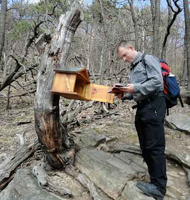Wandern bei Wien: Martin Weber wandert auf den Anninger