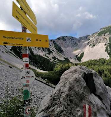 Wanderzeichen auf dem Julius-Kugy-Dreiländerweg