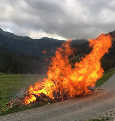 Sonnwendfeuer im Talschluss Saalbach Hinterglemm