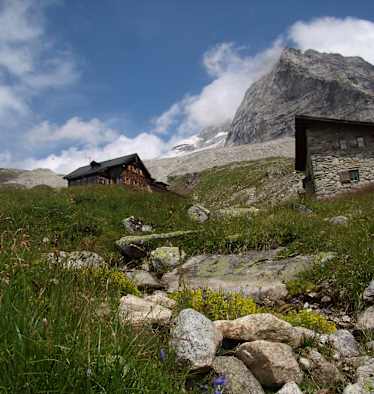 Die Geraer Hütte am Fuße des Olperers ist ein wichtiger Stützpunkt entlang der Peter-Habeler-Runde.