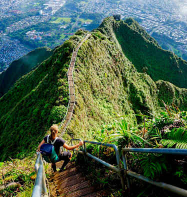Nervenkitzel: Die Haiku Stairs auf Hawaii gehören zu den abenteuerlichsten Wanderwegen der Welt