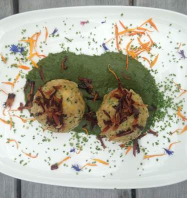 Ideal als Beilage wie als Hauptspeise: Speckknödel von der Landsberger Hütte in Tirol
