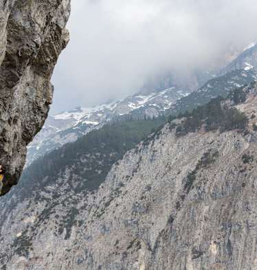 Klettern in der Arzbergklamm, Tirol