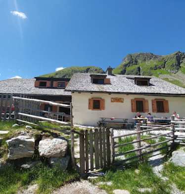 Die Landawirseehütte (1.985 m) im Salzburger Göriachtal