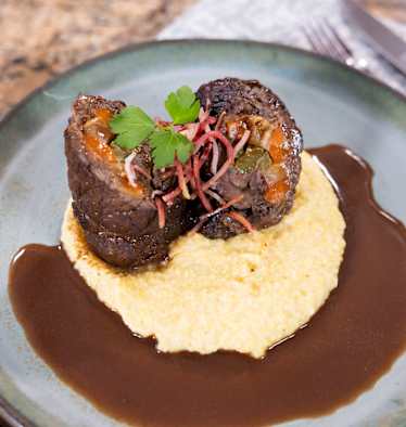 Manuelas Rindsrouladen auf Polenta