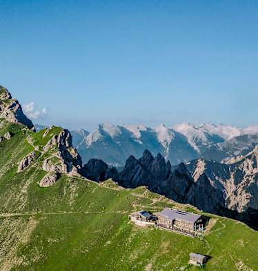 Die Nördlinger Hütte (2.239 m) im Karwendel (Tirol)