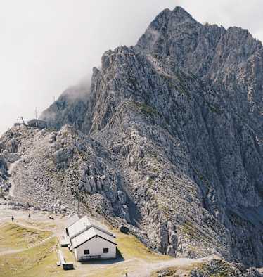 Die Gipfel der Nordkette sind wild und schroff.