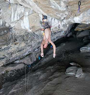 Fledermaus Adam Ondra befreit seinen Geist während des Durchstiegs von „Silence“ (9c)