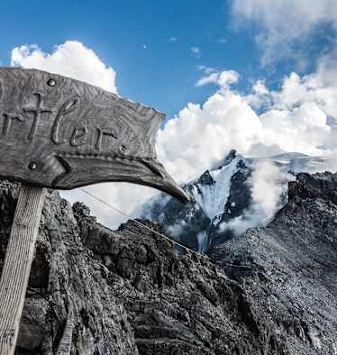Ab der Julius Payer Hütte beginnt der anspruchsvolle Teil des Normalweges auf den Ortler