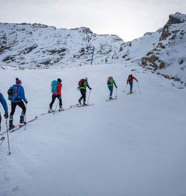 Im Preis inkludiert sind geführte Touren, LVS-Suchfeld und vieles mehr