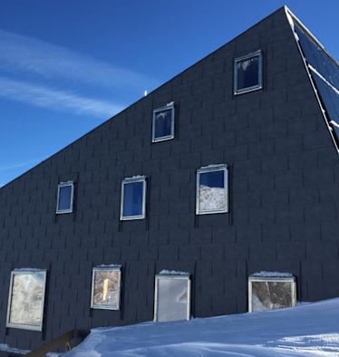 Neue Seethalerhütte auf 2.740 m am Hohen Dachstein