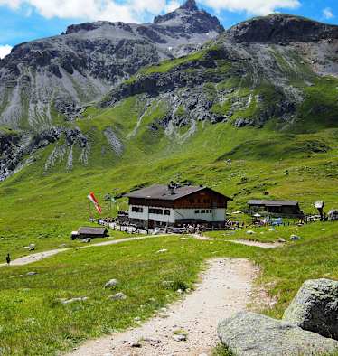 In prächtige Landschaft gebettet: Die Sesvennahütte