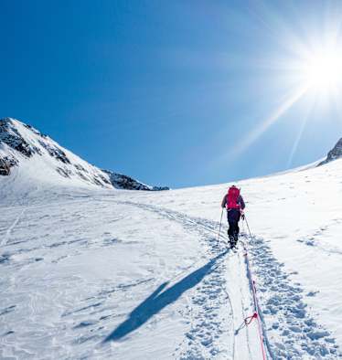 Skitourengeher am Weg auf den Similaun