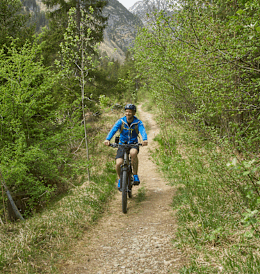 Weg und Ziel zugleich: Anfahrt zur Wanderung per e-Bike