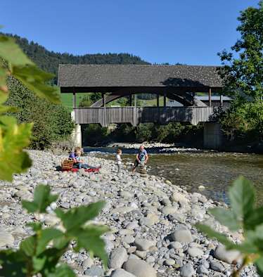 Idyllische Flusslandschaften am Emmenuferweg