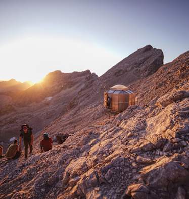 Sonnenaufgang auf dem Lalidererspitzen-Biwak (2.500 m) im Karwendel