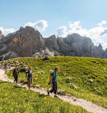 Wandern in Rosengartenmassiv in den Dolomiten