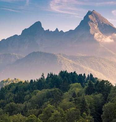 Der Watzmann (2.713 m) im Berchtesgadener Land im sanften Abendrot