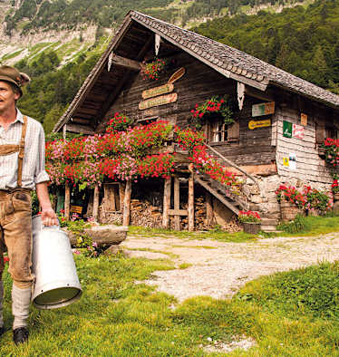 Mayerlehenhütte: Bauer mit Milchkannen