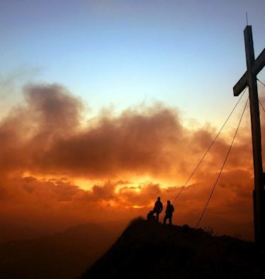 Sonnenaufgangsstimmung am Gipfel der Kanisfluh im Bregenzerwald (2.044 m)