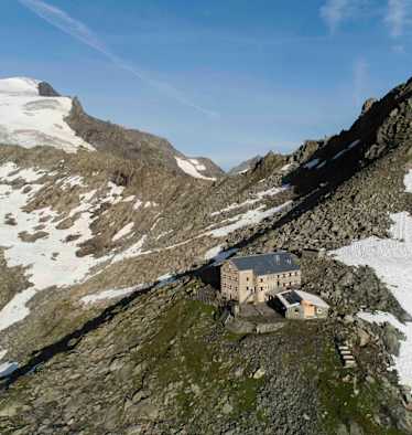 Die Neue Prager Hütte am Großvenediger musste 2022 die Saison aufgrund von Wassermangel frühzeitig beenden.