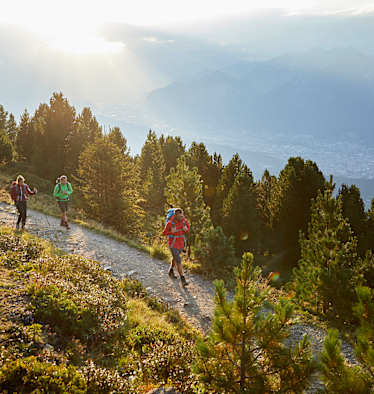Zahlreiche Wanderwege schlängeln sich durch Innsbrucks Regionen.