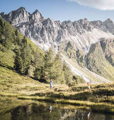 Ob Berge, Therme oder Burgen – in der goldenen Jahreszeit gibt es rund um Sterzing viel zu entdecken.