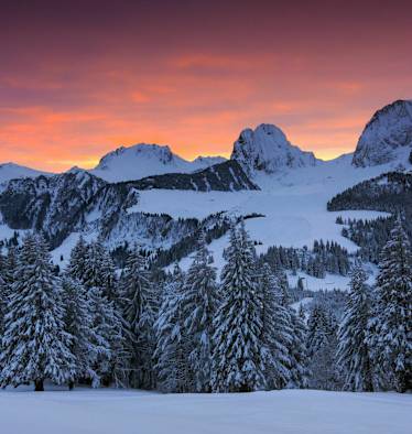 Bergpanorama im Berner Oberland mit der Gustispitze bzw. der Chrummfadenfluh