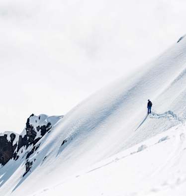 Skitourengeher im Schnee
