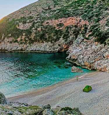 Zeltplatz in der Dafina-Bucht.