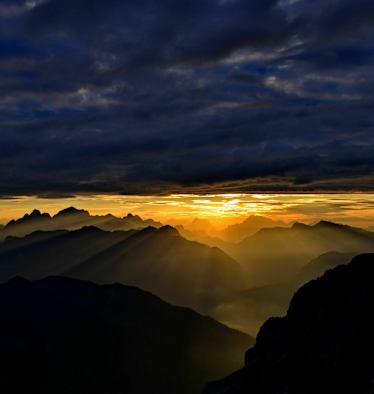 Lichtspiele über den Dolomiten in Südtirol