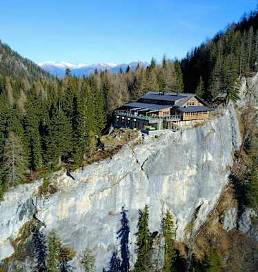 Die Dolomitenhütte (1.616 m): Der „Adlerhorst“ von Osttirol