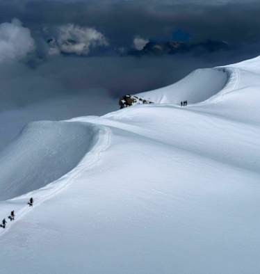 Dôme du Goûter: Bergsteiger im Mont-Blanc-Massiv