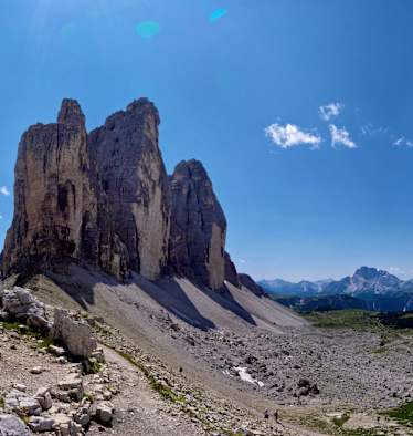 Ein Anblick, dem sich wohl kein Bergsteiger so leicht entziehen kann: Die Drei Zinnen in den Sextener Dolomiten.