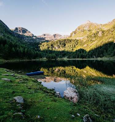 Der Duisitzkarsee in den Schladminger Tauern im ersten Morgenlicht.