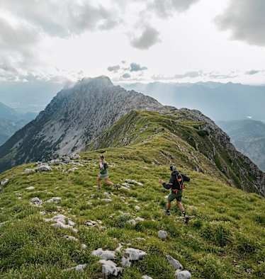 Mit der richtigen Vorbereitung können auch Laufanfänger bei einem Trailrunning-Wettkampf mitmachen.